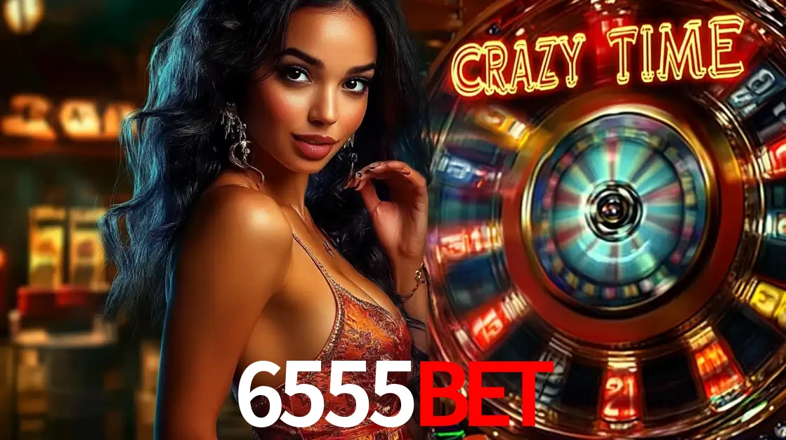 Mulher elegante ao lado da vibrante roda da fortuna do jogo de cassino ao vivo Crazy Time, um dos game shows mais populares e cheios de prêmios do 6555BET.